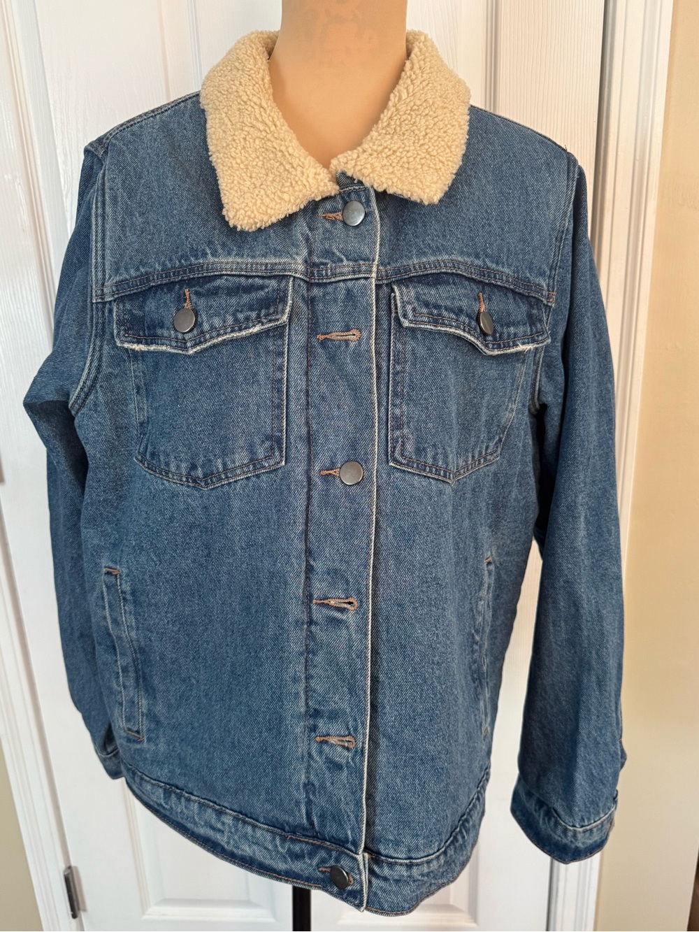New Women's BR Jean Jacket with Faux Wool Lining, Size Large,Buttons,Pockets